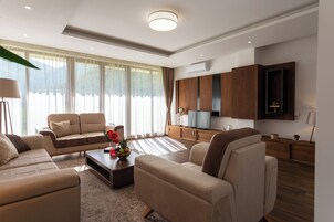 Deluxe Villa | Living area