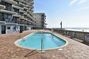 屋内プール、温水プール