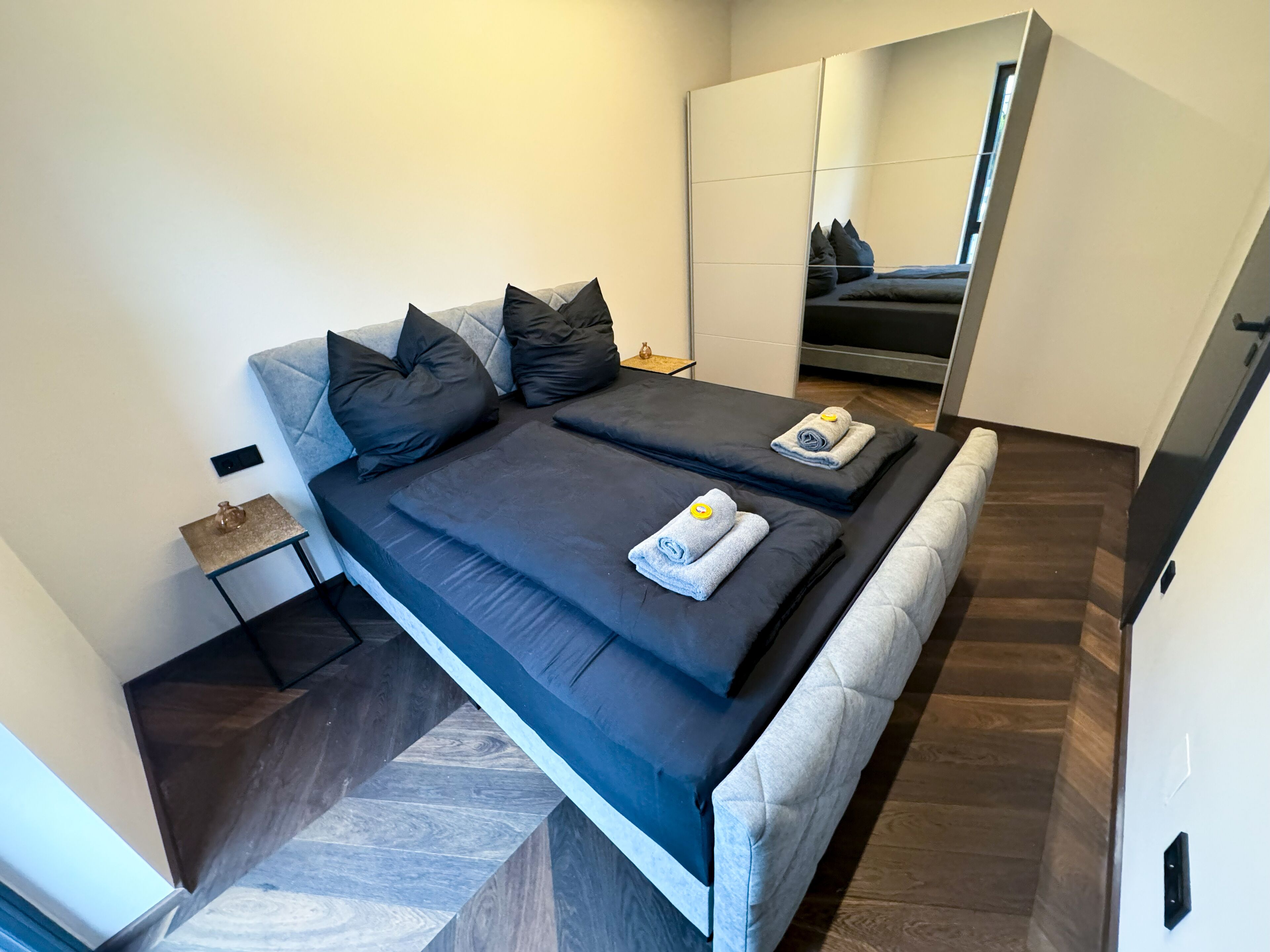 2 quartos, ferros/tábuas de passar roupa, Wi-Fi, roupa de cama