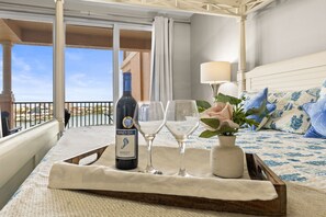 3 bedrooms, iron/ironing board, free WiFi, bed sheets - Waterfront | Sleeps 10 | Pool Spa | Steps to Beach (Clearwater Beach)