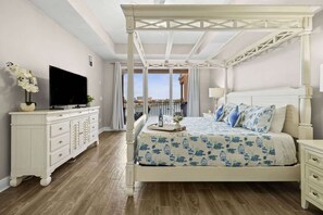 3 bedrooms, iron/ironing board, free WiFi, bed sheets - Waterfront, Sleeps 10, Pool Spa, Steps to Beach (Clearwater Beach)