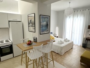 Skrivebord, strykejern/-brett, wi-fi og sengetøy