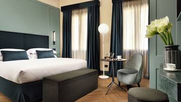 Classic Room | Premium bedding, down comforters, pillowtop beds, minibar