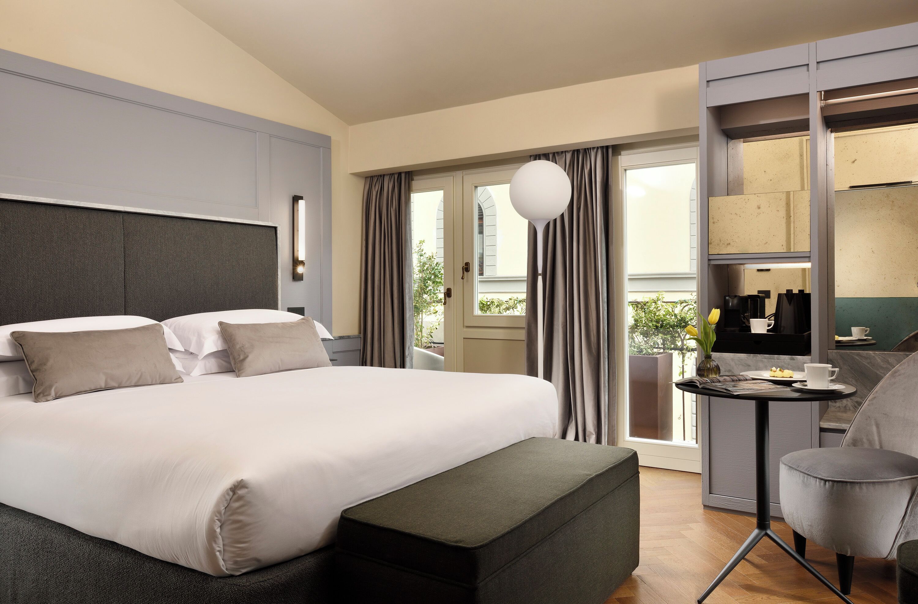 Hochwertige Bettwaren, Daunenbettdecken, Pillowtop-Betten, Minibar