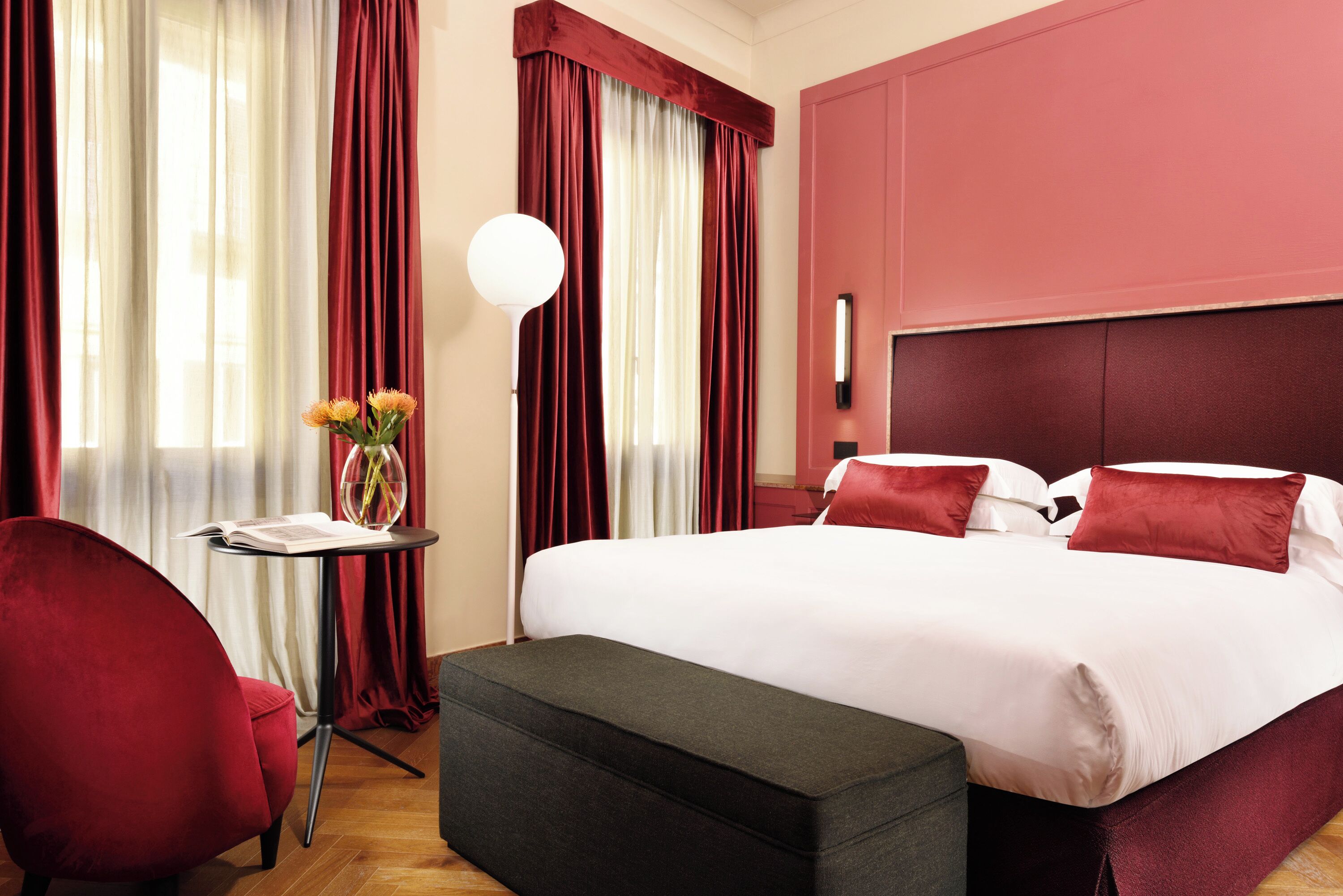 Hochwertige Bettwaren, Daunenbettdecken, Pillowtop-Betten, Minibar