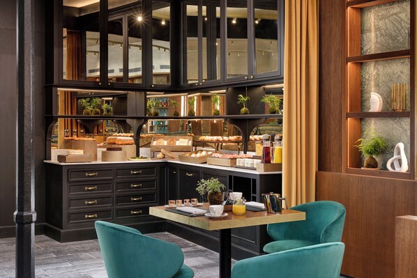 Desayuno bufé gratuito y diario