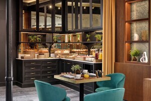 Sudah termasuk sarapan prasmanan setiap hari