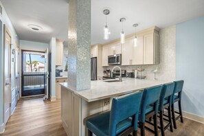 Kühlschrank, Mikrowelle, Ofen, Geschirrspüler