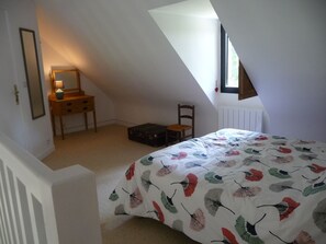 1 chambre, fer et planche à repasser, lit parapluie, Wi-Fi gratuit