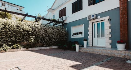 Apartments Casablanca / Apartment for 7 people with terrace and free parking