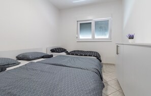3 bedrooms, WiFi, bed sheets