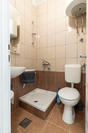 Séchoir à cheveux, serviettes fournies