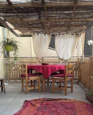Outdoor dining - 1 Bedroom Apartment in Pezenas (Pezenas)