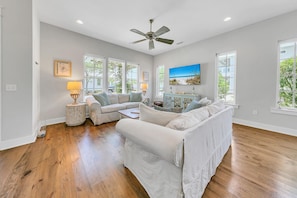 Smart TV, fireplace - ⭐Beach Access~Infinity Pool~4 Bikes~Sandy Dunes Beach Cottage⭐ (Santa Rosa Beach)