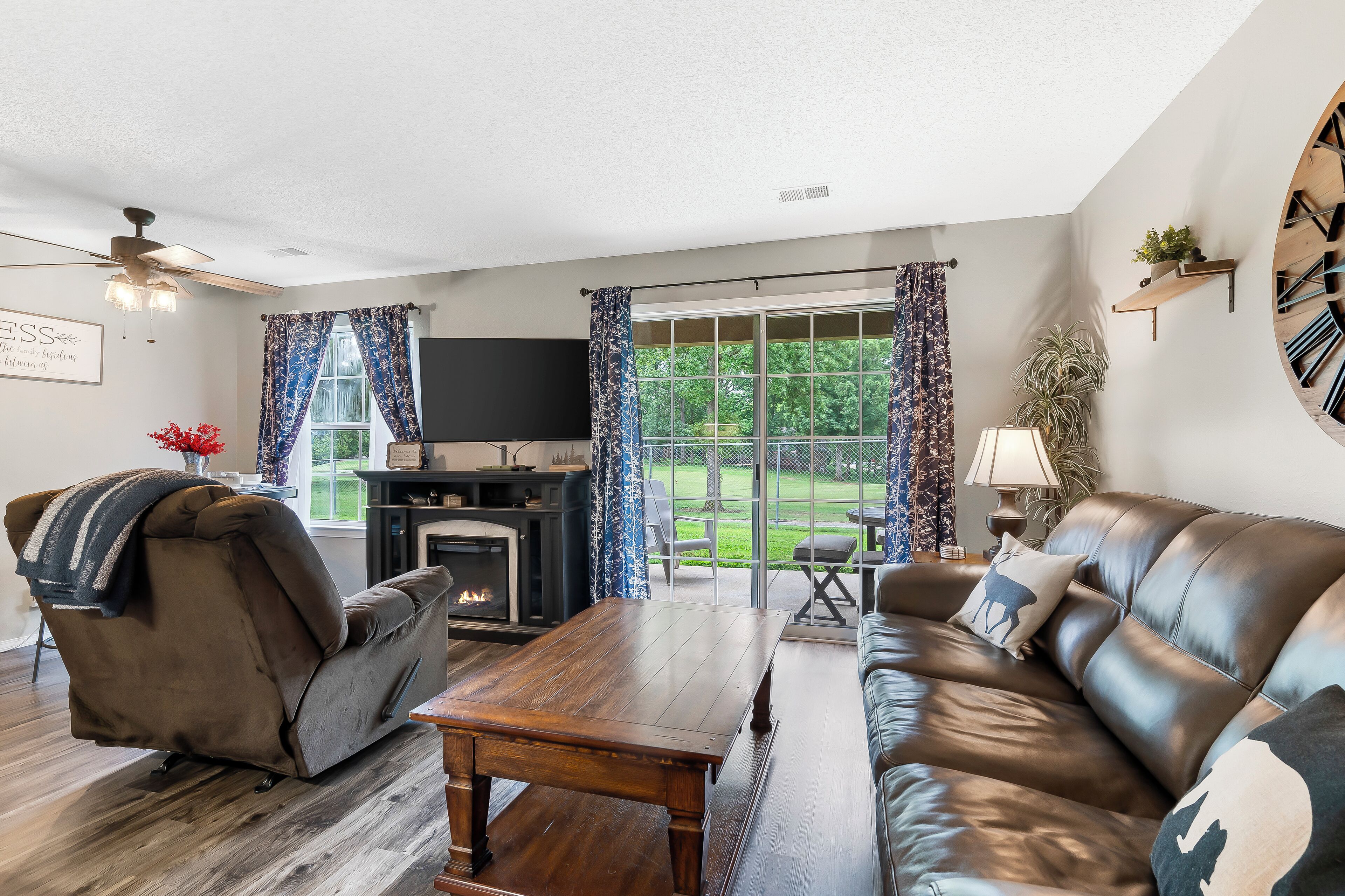 Fallcreek Haven – A Charming Retreat for 4, Close to Lake & All Attractions!