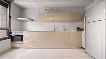 Deluxe Apartment, 2 Bedrooms, Non Smoking | 2 bedrooms, iron/ironing board, free WiFi