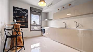 Deluxe Apartment, 2 Bedrooms, Non Smoking | 2 bedrooms, iron/ironing board, free WiFi