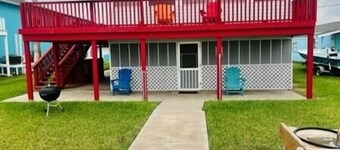 The Bay View. 3 Bedroom, 3 Bath. Private Lighted Fishing Pier.