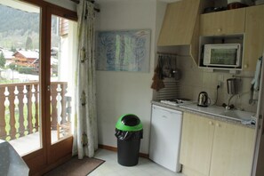 Fridge, oven, coffee/tea maker, electric kettle - Christina CR19 FAMILY & MOUNTAIN 3 Pers. (Châtel)