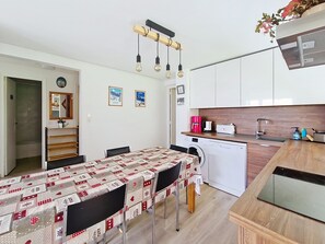 Fridge, oven, dishwasher, coffee/tea maker - Rhododendrons RD406 COSY & CENTER 6 pers. (Châtel)