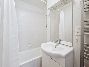 Shower - Rhododendrons RD406 COSY & CENTER 6 pers. (Châtel)