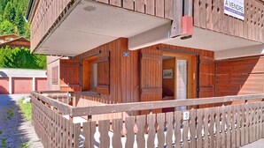 A wooden building with a balcony, a sign indicating it's for sale, and a number 24 on the door. - Gelinote GL3 TELECABINE & MOUNTAIN 4 Pers. (Châtel)