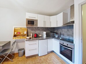 Fridge, microwave, oven, coffee/tea maker