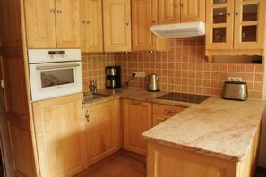 Fridge, microwave, dishwasher, coffee/tea maker