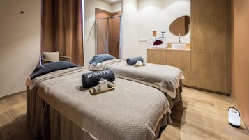 Sauna, hot tub, steam room, massages