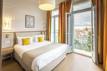 Superior Quadruple Room | In-room safe, free WiFi. L'Orangeraie Hotel by Miléade