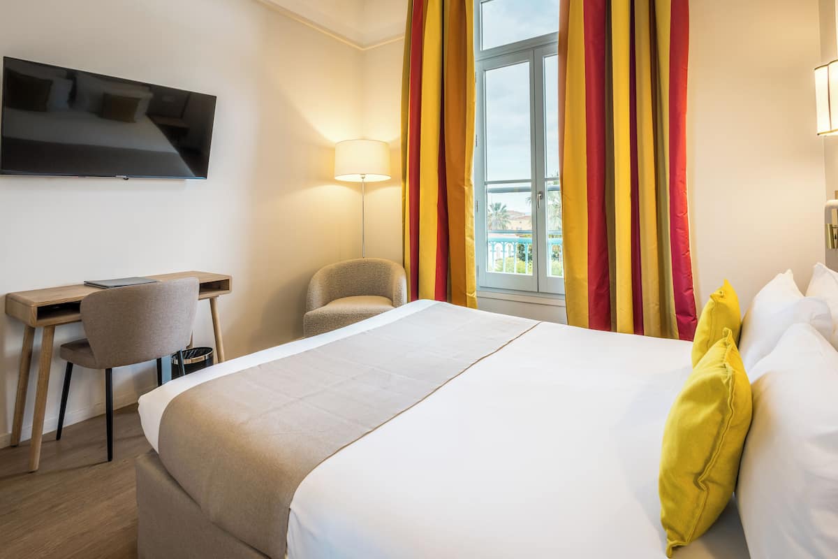 Quarto casal, vista para o parque | Cofres nos quartos, Wi-Fi de cortesia