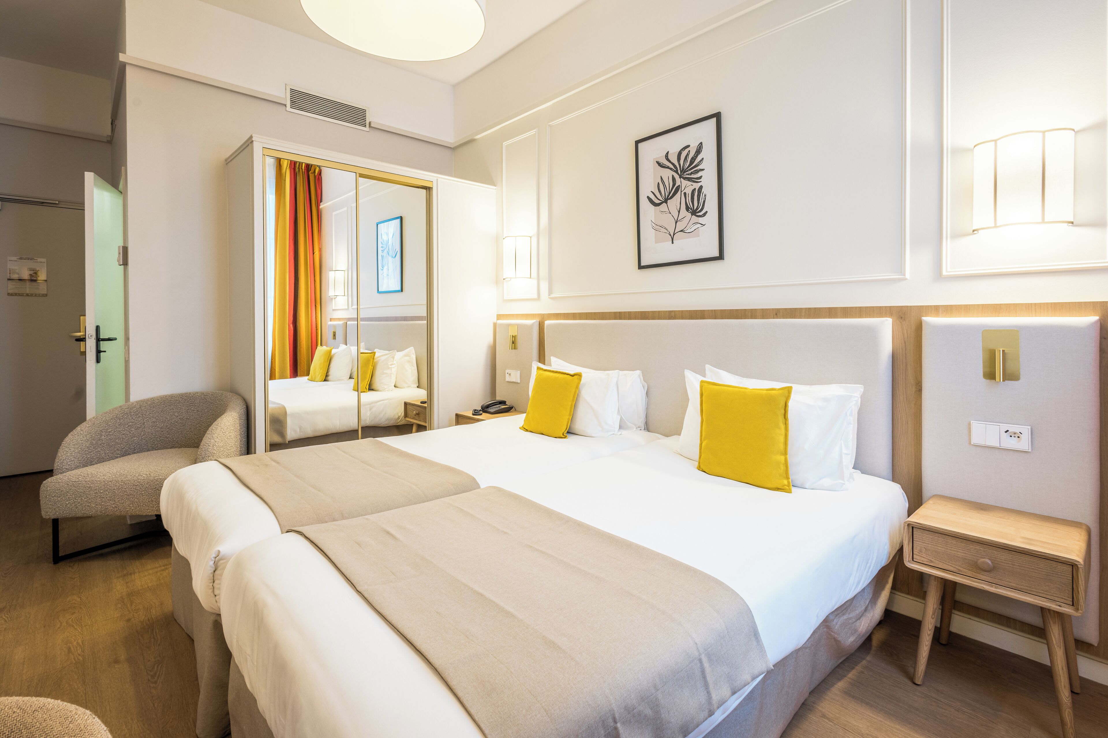 In-room safe, free WiFi