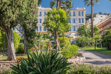 Garden. L'Orangeraie Hotel by Miléade