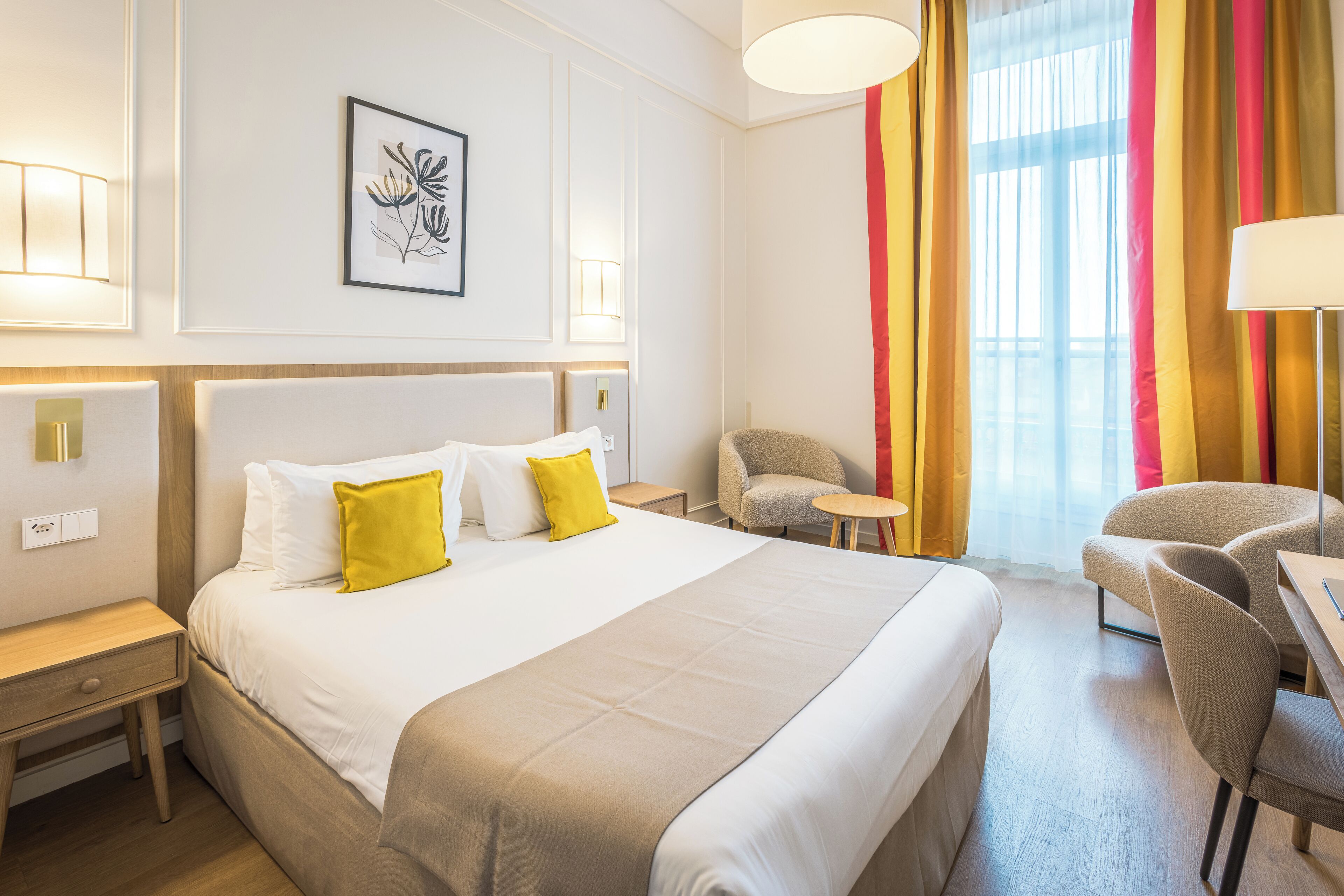 In-room safe, free WiFi