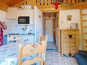 Fridge, microwave, oven, coffee/tea maker