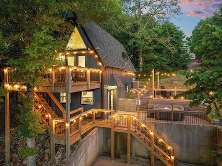 Outdoor spa tub. Views! Lux A-Frame w/ Private Hot Tub and Fire Pit. King Beds!