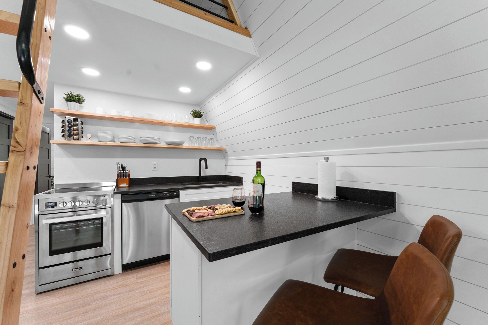 冰箱、微波炉、烤箱、炉灶