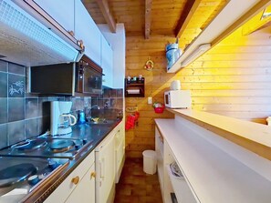 Kjøleskap, mikrobølgeovn, ovn og oppvaskmaskin