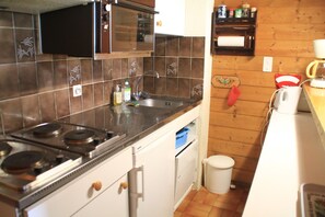 Kjøleskap, mikrobølgeovn, ovn og oppvaskmaskin