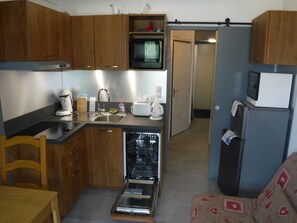 Réfrigérateur, micro-ondes, four, lave-vaisselle