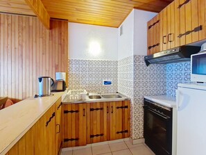 Fridge, microwave, oven, coffee/tea maker