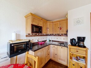 冷蔵庫、電子レンジ、オーブン、食器洗い機