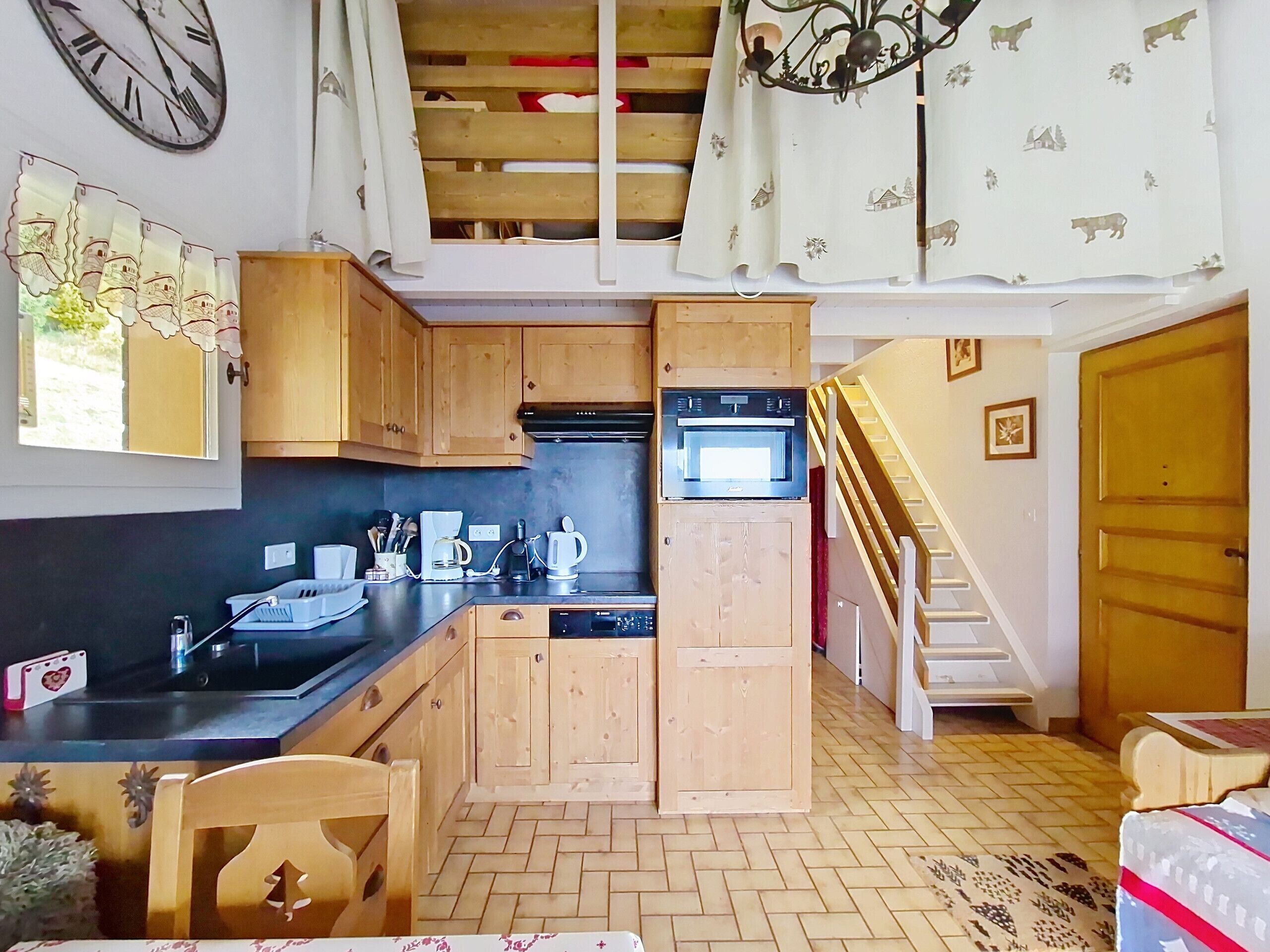 Réfrigérateur, micro-ondes, four, lave-vaisselle