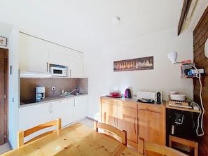 Fridge, microwave, dishwasher, coffee/tea maker - TOVASSIERE TS92 NATURE & SUN 4 Pers. (Châtel)