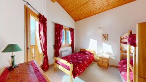 5 slaapkamers, een strijkplank/strijkijzer, gratis wifi