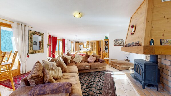 TV, fireplace, DVD player