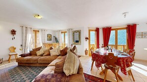 TV, fireplace, DVD player