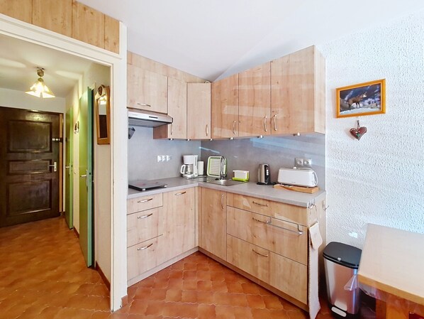 冷蔵庫、電子レンジ、オーブン、食器洗い機