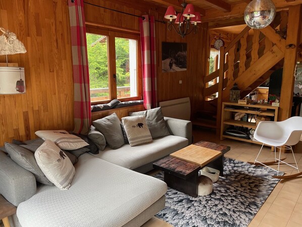 TV, fireplace, DVD player