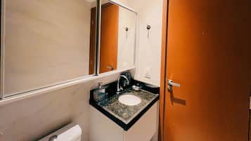 Basic Studio | Bathroom